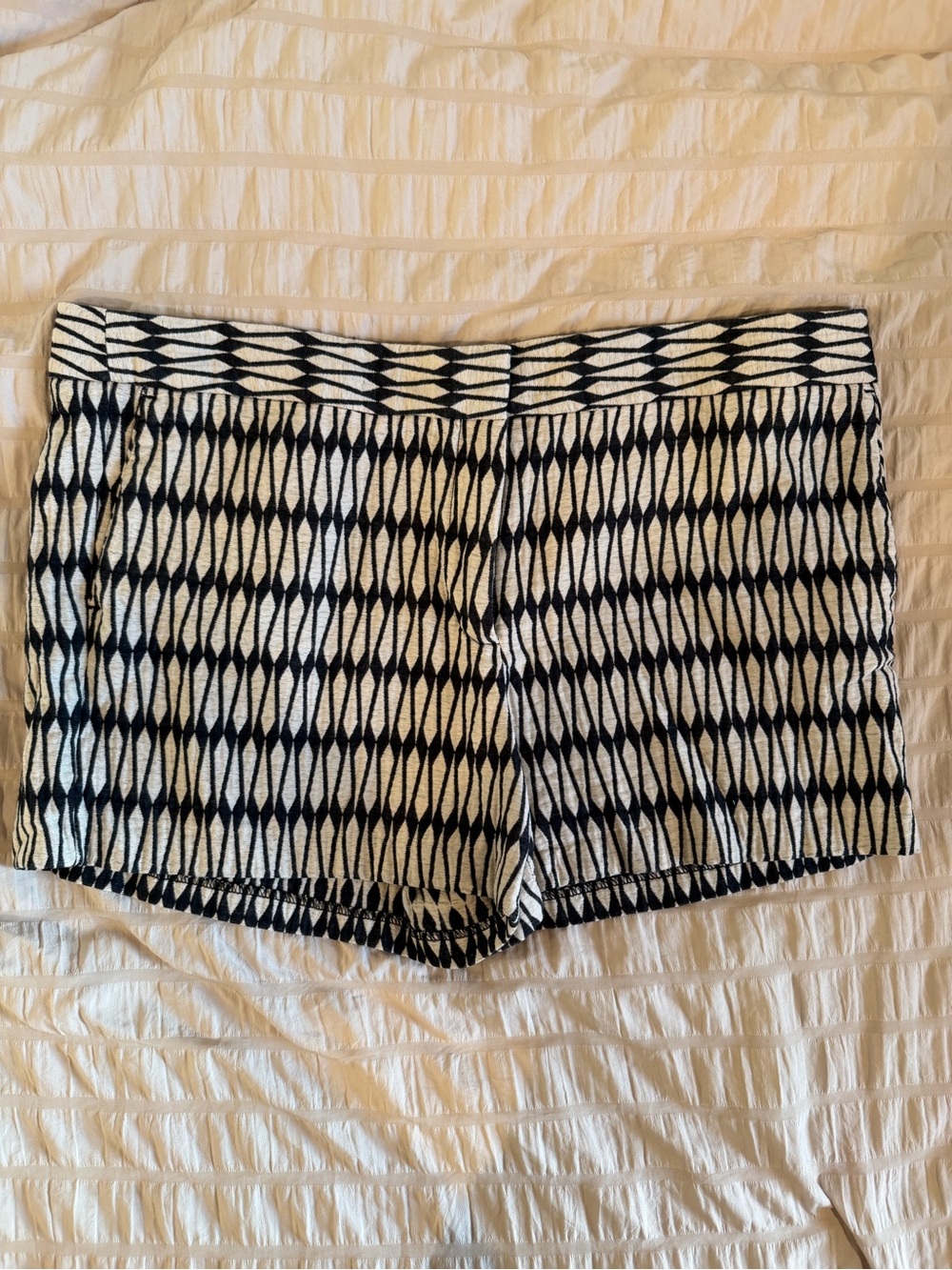 Textured Black and White Patterned Women’s Shorts Joe Fresh